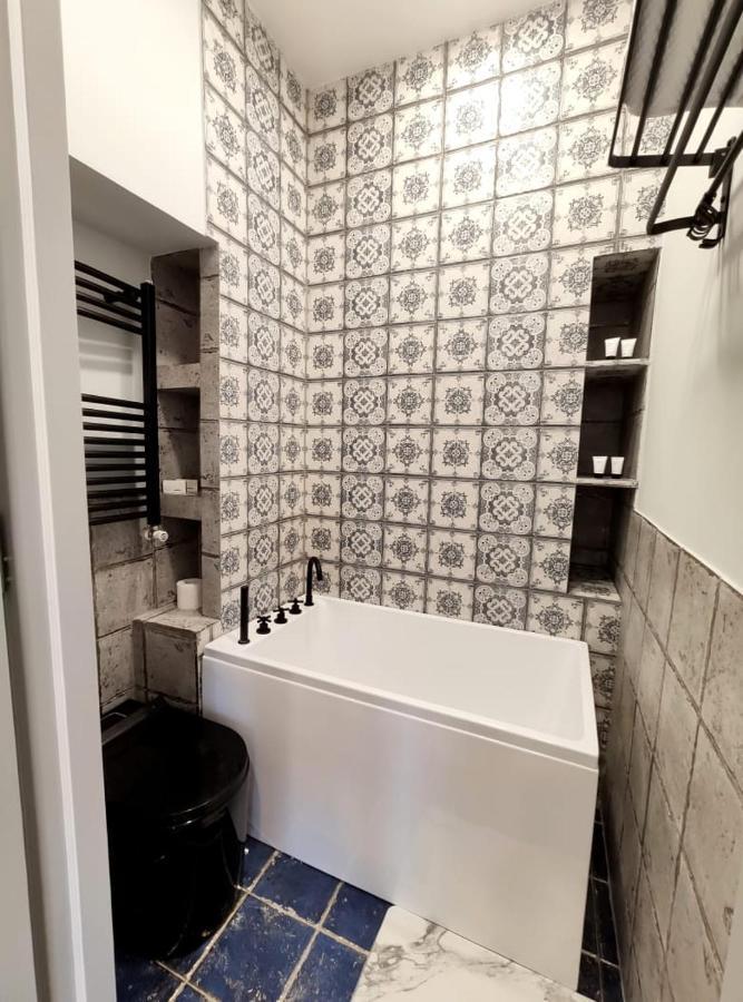 Qin Boutique Hotel 第比利斯 外观 照片