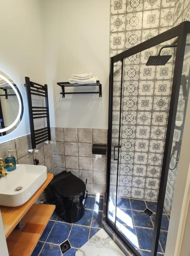 Qin Boutique Hotel 第比利斯 外观 照片