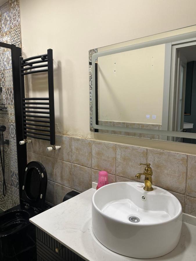 Qin Boutique Hotel 第比利斯 外观 照片